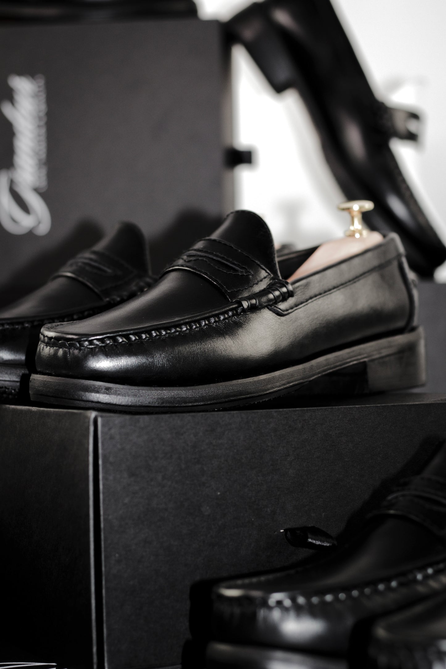 “J.M.” PENNY LOAFERS in NOIR BLACK