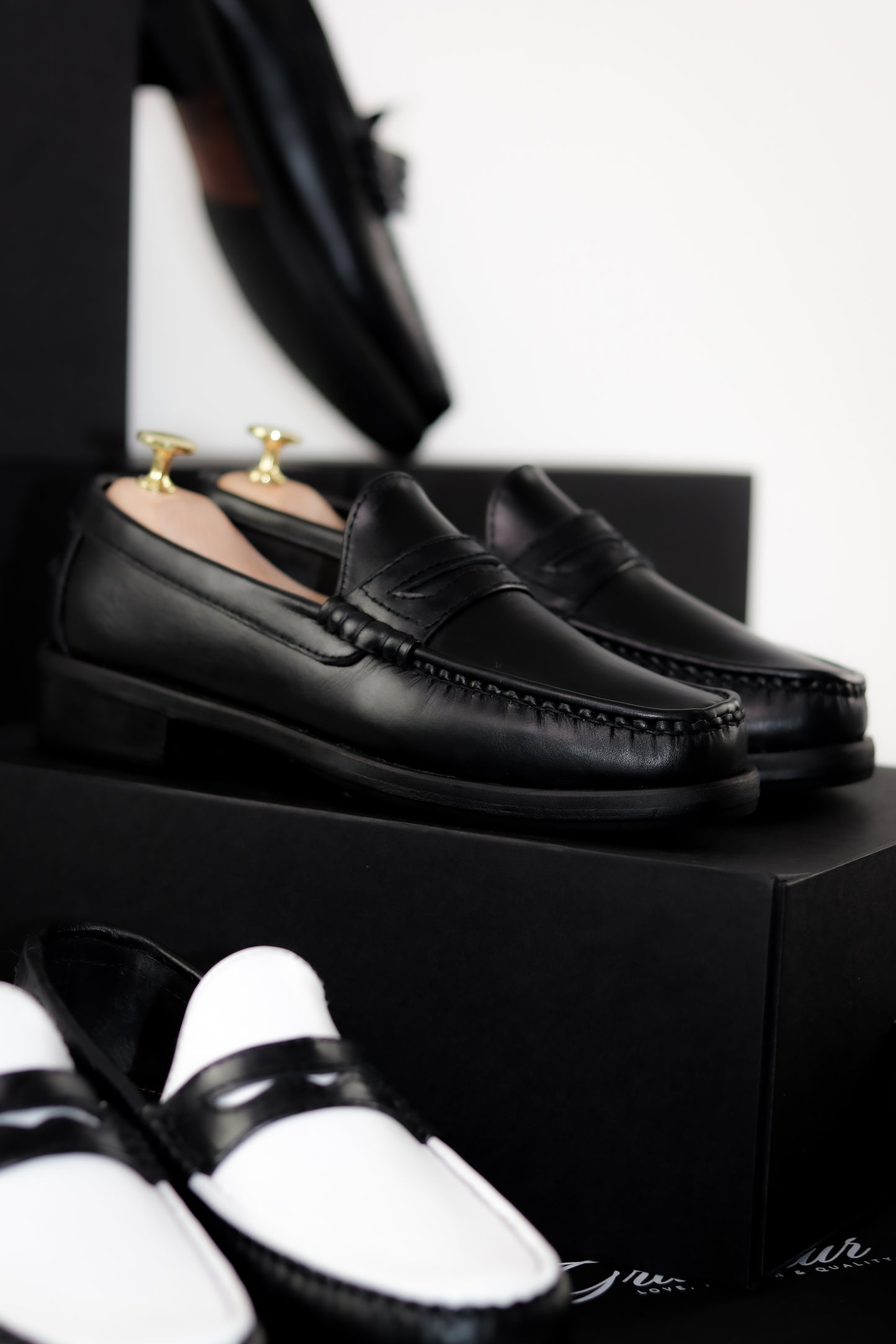 “J.M.” PENNY LOAFERS in NOIR BLACK