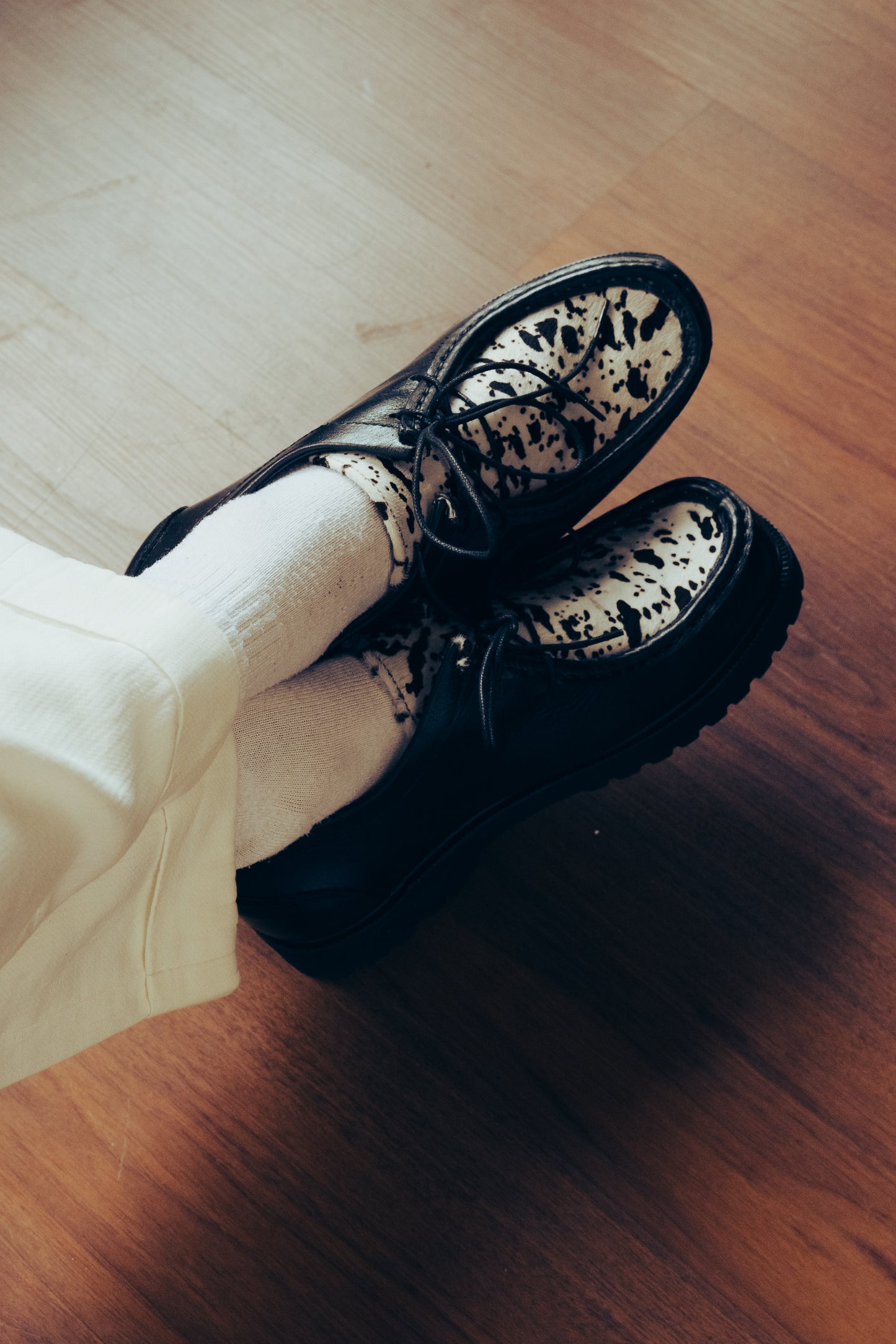 “La Vache” Noir Derby Moc-Toe