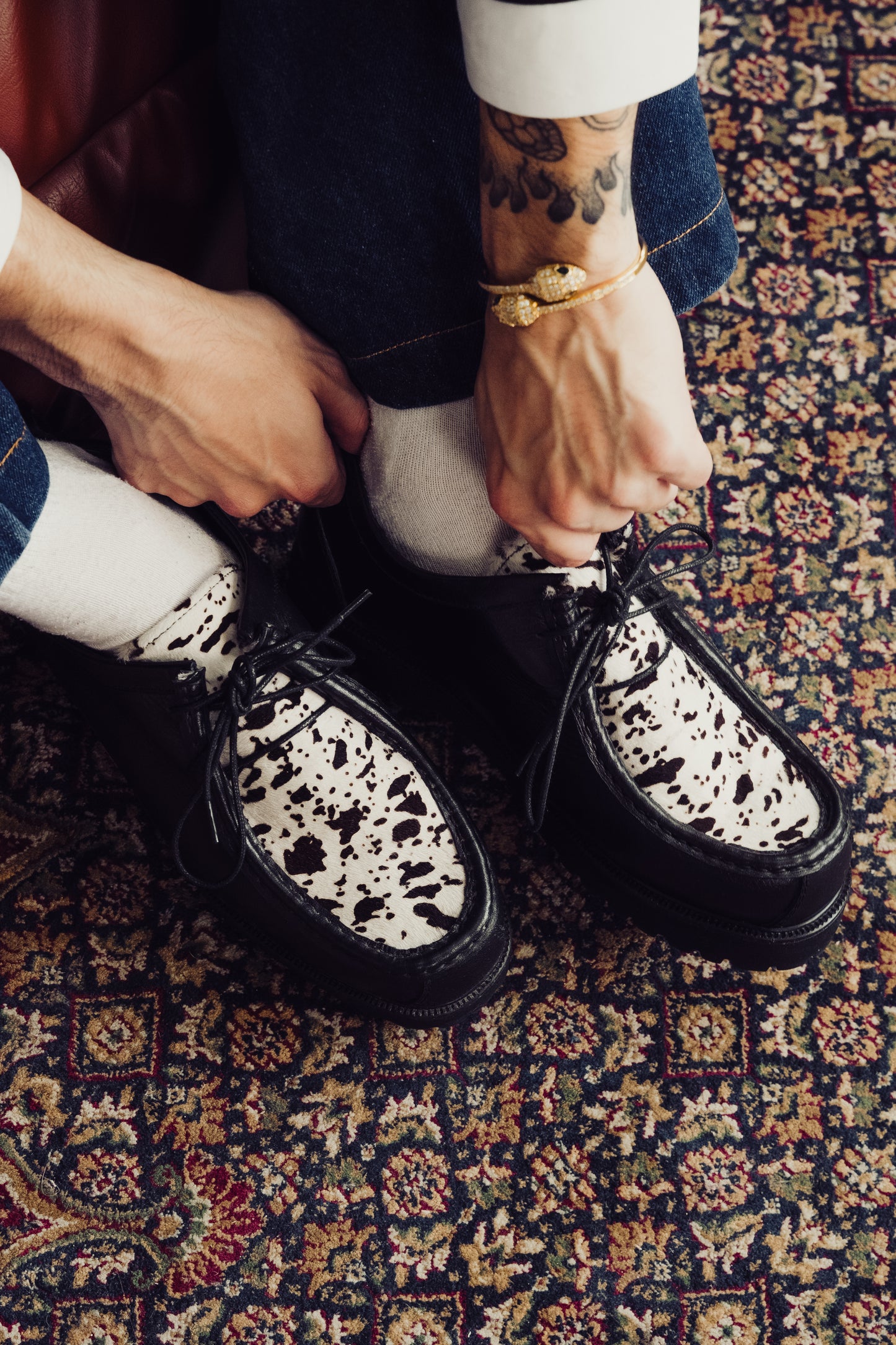 “La Vache” Noir Derby Moc-Toe