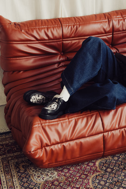 “La Vache” Noir Derby Moc-Toe