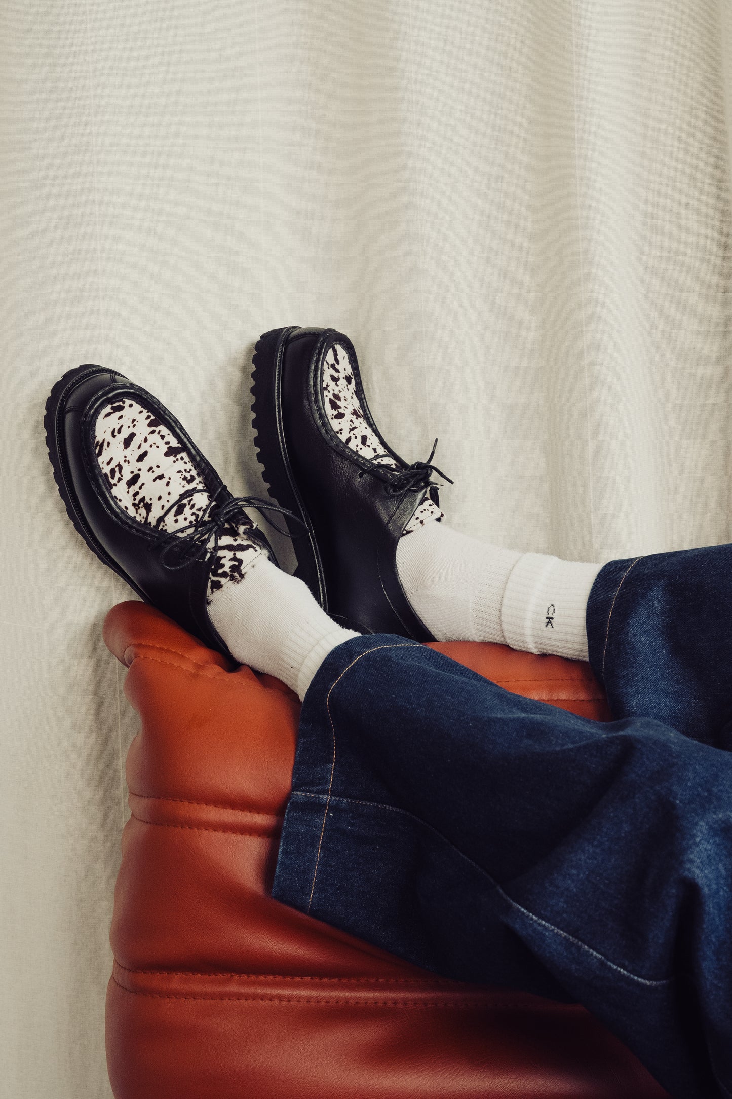 “La Vache” Noir Derby Moc-Toe